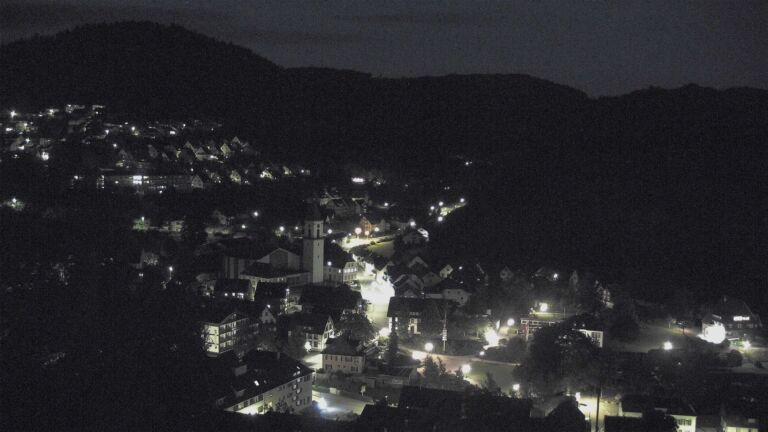 Dieses Bild zeigt eine Webcam-Aufnahme von Ottenhöfen, aufgenommen am Sonntag, den 14.06.2026 um 23:00 Uhr