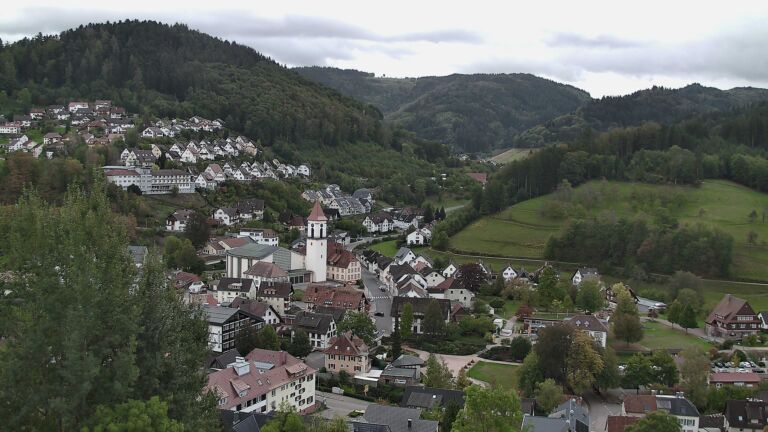 Dieses Bild zeigt eine Webcam-Aufnahme von Ottenhöfen, aufgenommen am Sonntag, den 11.10.2026 um 12:10 Uhr