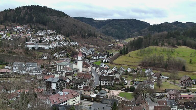 Dieses Bild zeigt eine Webcam-Aufnahme von Ottenhöfen, aufgenommen am Sonntag, den 22.02.2026 um 17:00 Uhr