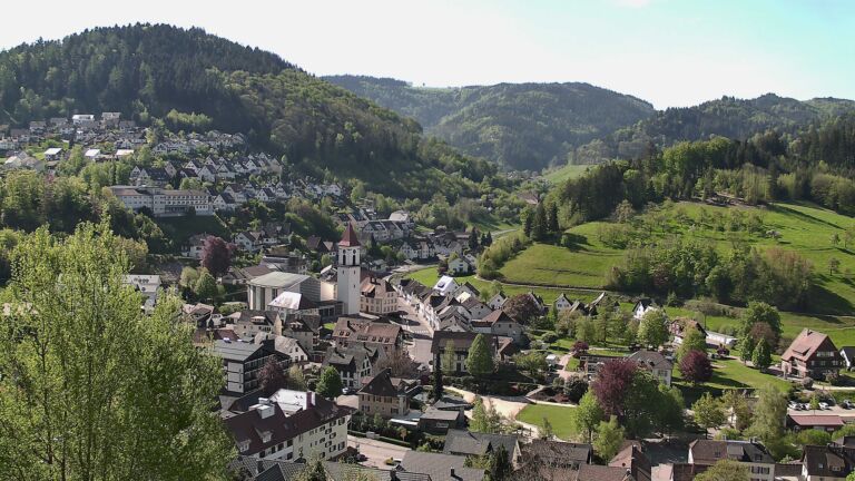 Dieses Bild zeigt eine Webcam-Aufnahme von Ottenhöfen, aufgenommen am Montag, den 27.04.2026 um 10:20 Uhr