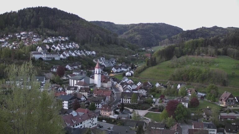 Dieses Bild zeigt eine Webcam-Aufnahme von Ottenhöfen, aufgenommen am Freitag, den 24.04.2026 um 06:00 Uhr