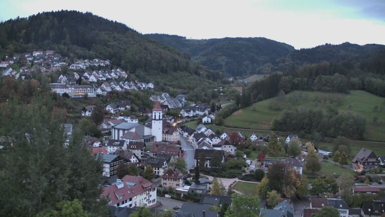 Dieses Bild zeigt eine Webcam-Aufnahme von Ottenhöfen, aufgenommen am Samstag, den 24.10.2026 um 18:30 Uhr