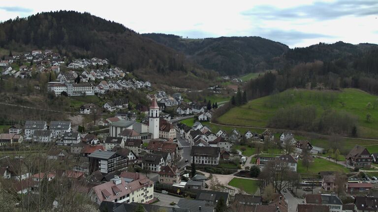 Dieses Bild zeigt eine Webcam-Aufnahme von Ottenhöfen, aufgenommen am Sonntag, den 05.04.2026 um 14:20 Uhr