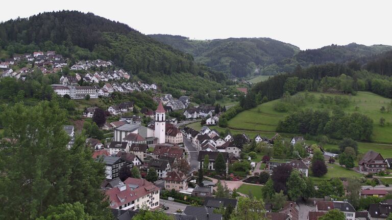 Dieses Bild zeigt eine Webcam-Aufnahme von Ottenhöfen, aufgenommen am Freitag, den 15.05.2026 um 07:20 Uhr