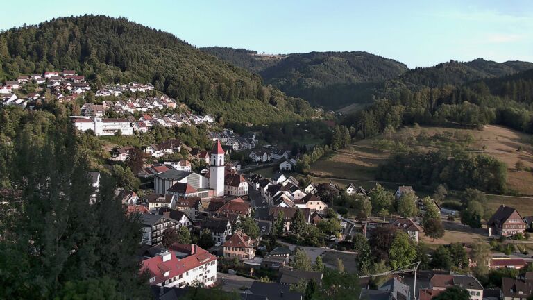 Dieses Bild zeigt eine Webcam-Aufnahme von Ottenhöfen, aufgenommen am Sonntag, den 09.08.2026 um 19:40 Uhr