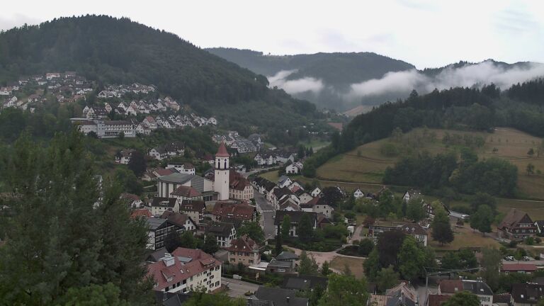 Dieses Bild zeigt eine Webcam-Aufnahme von Ottenhöfen, aufgenommen am Samstag, den 01.08.2026 um 08:00 Uhr