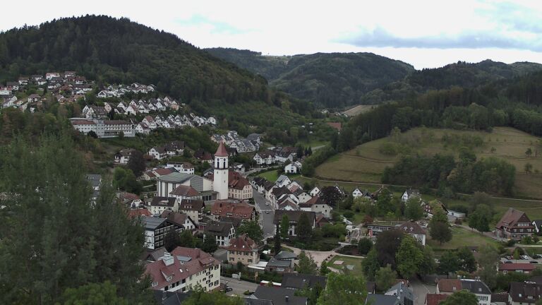 Dieses Bild zeigt eine Webcam-Aufnahme von Ottenhöfen, aufgenommen am Dienstag, den 01.09.2026 um 14:00 Uhr