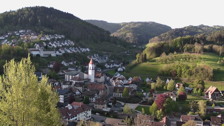 Dieses Bild zeigt eine Webcam-Aufnahme von Ottenhöfen, aufgenommen am Sonntag, den 26.04.2026 um 07:30 Uhr
