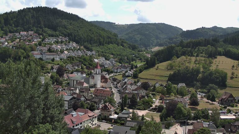 Dieses Bild zeigt eine Webcam-Aufnahme von Ottenhöfen, aufgenommen am Sonntag, den 19.07.2026 um 14:30 Uhr