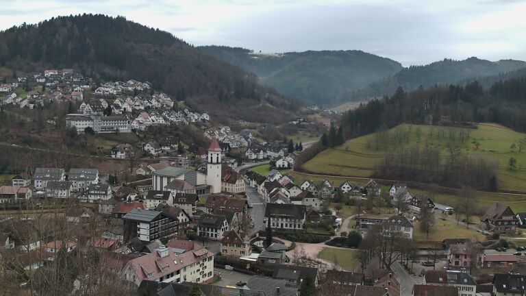 Dieses Bild zeigt eine Webcam-Aufnahme von Ottenhöfen, aufgenommen am Dienstag, den 27.01.2026 um 14:00 Uhr