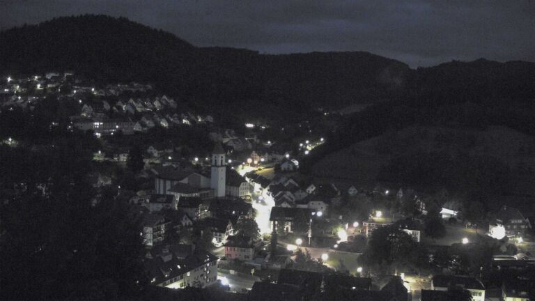 Dieses Bild zeigt eine Webcam-Aufnahme von Ottenhöfen, aufgenommen am Montag, den 01.06.2026 um 04:30 Uhr