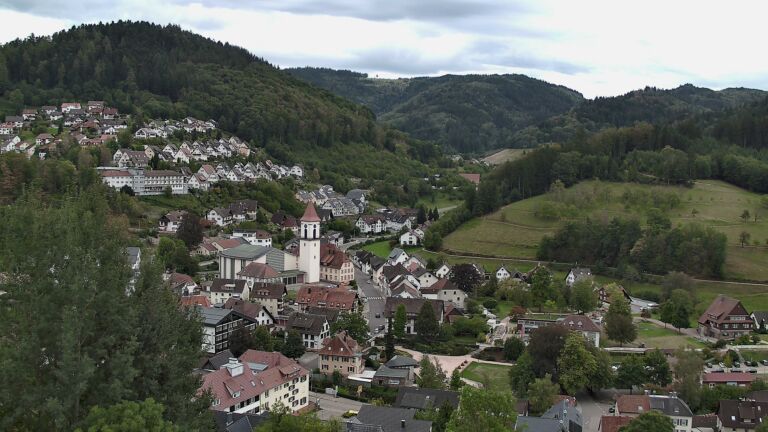 Dieses Bild zeigt eine Webcam-Aufnahme von Ottenhöfen, aufgenommen am Sonntag, den 13.09.2026 um 16:10 Uhr