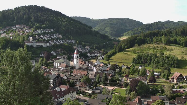 Dieses Bild zeigt eine Webcam-Aufnahme von Ottenhöfen, aufgenommen am Sonntag, den 31.05.2026 um 08:10 Uhr