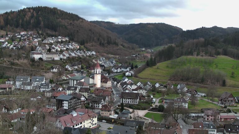 Dieses Bild zeigt eine Webcam-Aufnahme von Ottenhöfen, aufgenommen am Montag, den 16.03.2026 um 18:10 Uhr