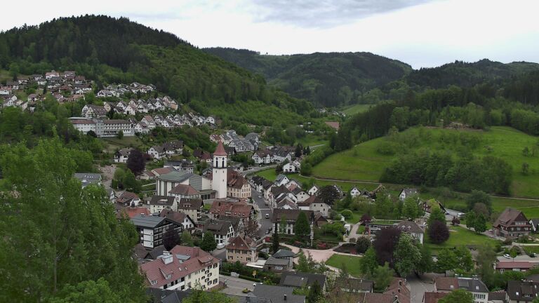 Dieses Bild zeigt eine Webcam-Aufnahme von Ottenhöfen, aufgenommen am Sonntag, den 03.05.2026 um 17:50 Uhr