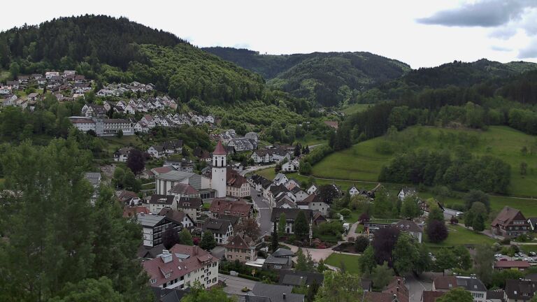 Dieses Bild zeigt eine Webcam-Aufnahme von Ottenhöfen, aufgenommen am Sonntag, den 17.05.2026 um 12:10 Uhr