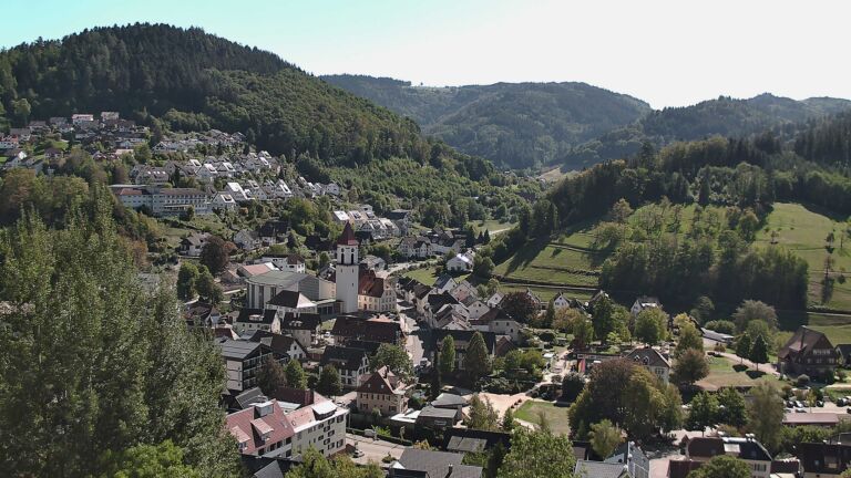 Dieses Bild zeigt eine Webcam-Aufnahme von Ottenhöfen, aufgenommen am Freitag, den 25.09.2026 um 13:50 Uhr
