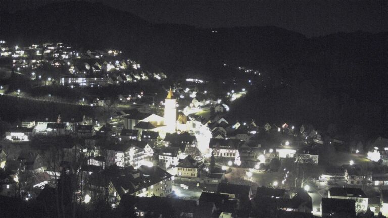 Dieses Bild zeigt eine Webcam-Aufnahme von Ottenhöfen, aufgenommen am Donnerstag, den 18.12.2025 um 19:30 Uhr