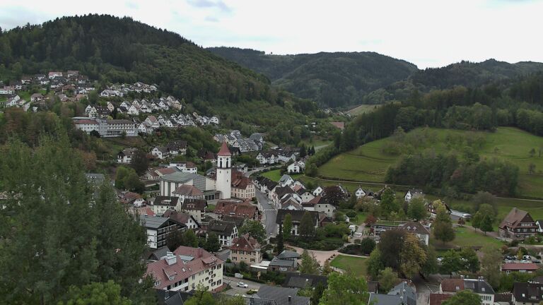 Dieses Bild zeigt eine Webcam-Aufnahme von Ottenhöfen, aufgenommen am Sonntag, den 11.10.2026 um 09:50 Uhr