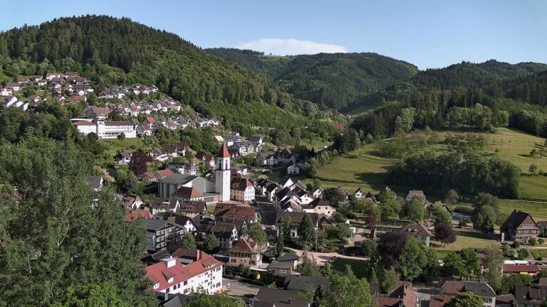 Dieses Bild zeigt eine Webcam-Aufnahme von Ottenhöfen, aufgenommen am Donnerstag, den 28.05.2026 um 18:30 Uhr