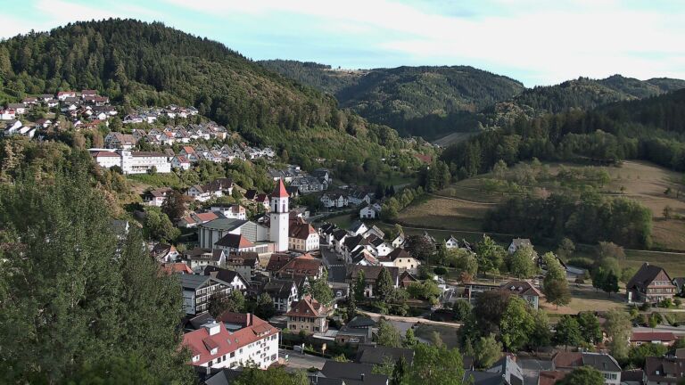 Dieses Bild zeigt eine Webcam-Aufnahme von Ottenhöfen, aufgenommen am Sonntag, den 23.08.2026 um 18:50 Uhr