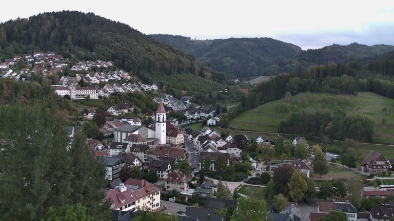 Dieses Bild zeigt eine Webcam-Aufnahme von Ottenhöfen, aufgenommen am Donnerstag, den 24.09.2026 um 18:20 Uhr