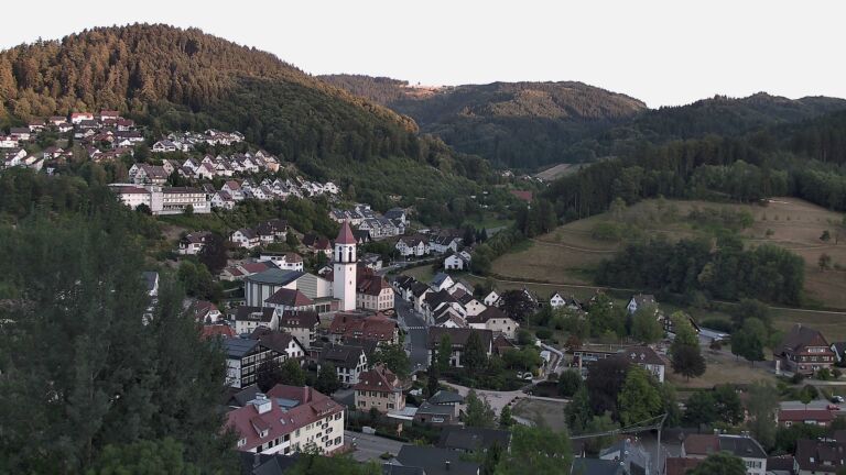 Dieses Bild zeigt eine Webcam-Aufnahme von Ottenhöfen, aufgenommen am Freitag, den 07.08.2026 um 20:30 Uhr
