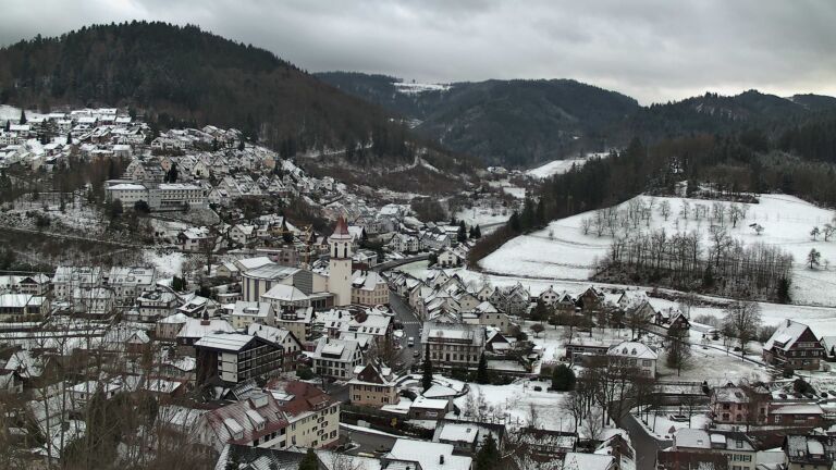 Dieses Bild zeigt eine Webcam-Aufnahme von Ottenhöfen, aufgenommen am Freitag, den 02.01.2026 um 15:00 Uhr