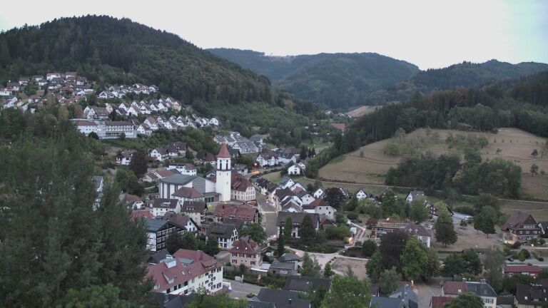 Dieses Bild zeigt eine Webcam-Aufnahme von Ottenhöfen, aufgenommen am Sonntag, den 16.08.2026 um 06:10 Uhr