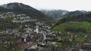 Dieses Bild zeigt eine Webcam-Aufnahme von Ottenhöfen, aufgenommen am Sonntag, den 12.04.2026 um 08:30 Uhr