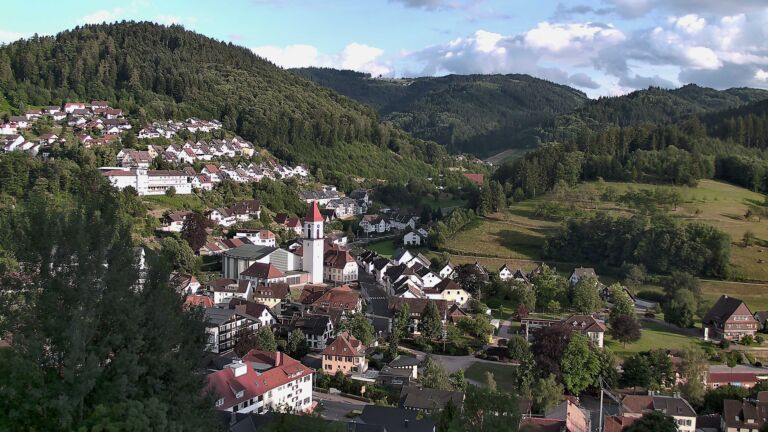 Dieses Bild zeigt eine Webcam-Aufnahme von Ottenhöfen, aufgenommen am Sonntag, den 05.07.2026 um 19:50 Uhr