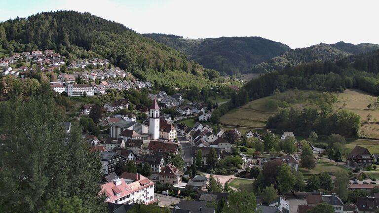 Dieses Bild zeigt eine Webcam-Aufnahme von Ottenhöfen, aufgenommen am Dienstag, den 01.09.2026 um 16:10 Uhr
