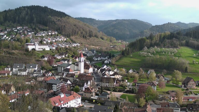 Dieses Bild zeigt eine Webcam-Aufnahme von Ottenhöfen, aufgenommen am Dienstag, den 14.04.2026 um 18:40 Uhr