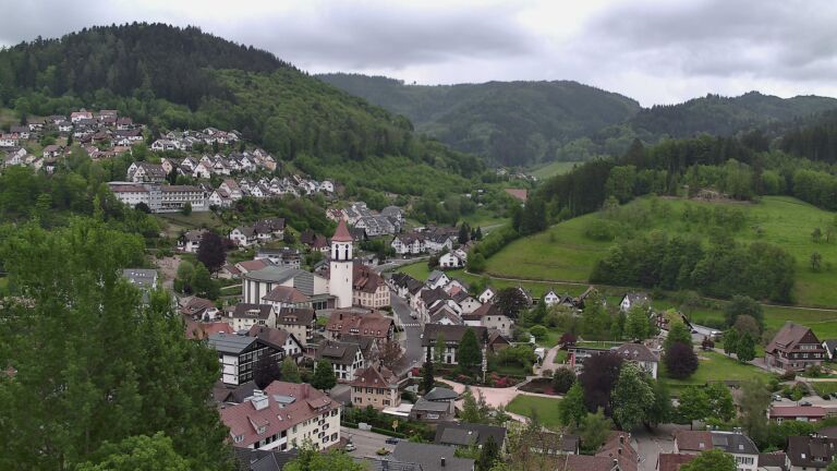 Dieses Bild zeigt eine Webcam-Aufnahme von Ottenhöfen, aufgenommen am Dienstag, den 05.05.2026 um 12:50 Uhr