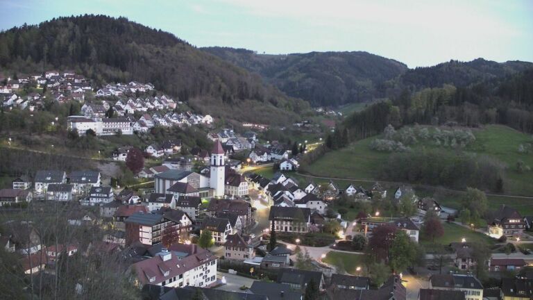 Dieses Bild zeigt eine Webcam-Aufnahme von Ottenhöfen, aufgenommen am Freitag, den 17.04.2026 um 20:50 Uhr