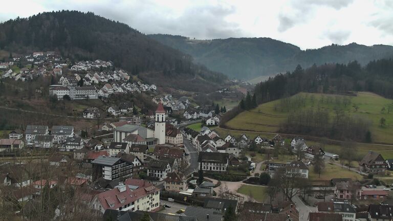 Dieses Bild zeigt eine Webcam-Aufnahme von Ottenhöfen, aufgenommen am Sonntag, den 01.02.2026 um 14:00 Uhr