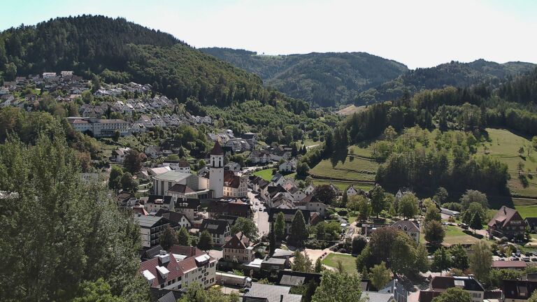 Dieses Bild zeigt eine Webcam-Aufnahme von Ottenhöfen, aufgenommen am Dienstag, den 15.09.2026 um 13:00 Uhr