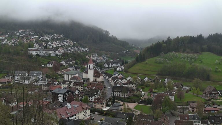 Dieses Bild zeigt eine Webcam-Aufnahme von Ottenhöfen, aufgenommen am Montag, den 13.04.2026 um 10:30 Uhr