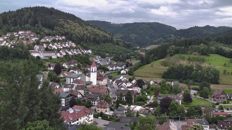 Dieses Bild zeigt eine Webcam-Aufnahme von Ottenhöfen, aufgenommen am Freitag, den 19.06.2026 um 21:00 Uhr