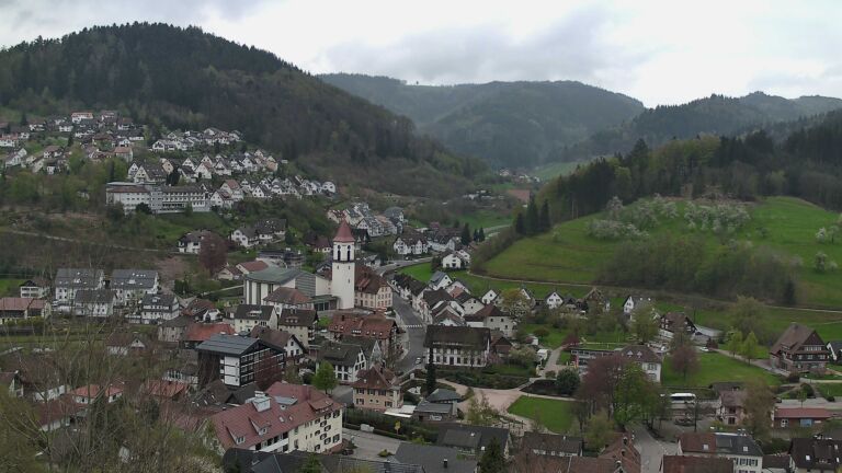 Dieses Bild zeigt eine Webcam-Aufnahme von Ottenhöfen, aufgenommen am Dienstag, den 14.04.2026 um 17:10 Uhr