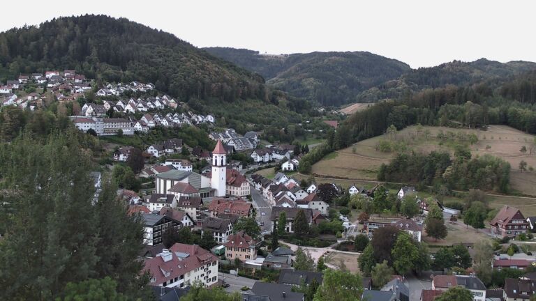 Dieses Bild zeigt eine Webcam-Aufnahme von Ottenhöfen, aufgenommen am Montag, den 24.08.2026 um 06:30 Uhr