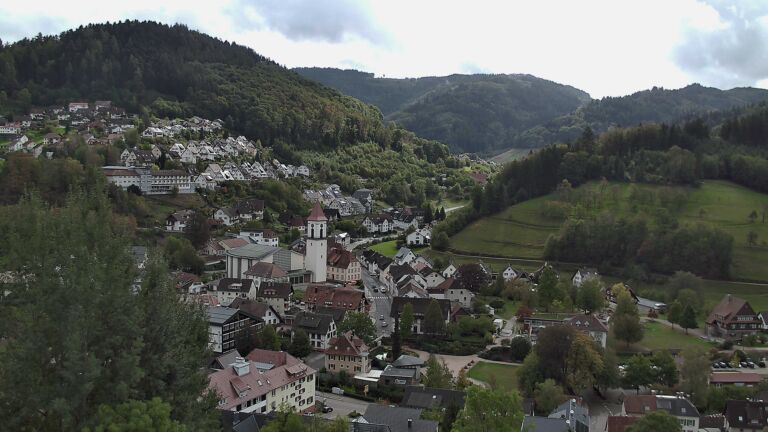 Dieses Bild zeigt eine Webcam-Aufnahme von Ottenhöfen, aufgenommen am Samstag, den 10.10.2026 um 13:10 Uhr