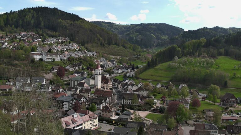 Dieses Bild zeigt eine Webcam-Aufnahme von Ottenhöfen, aufgenommen am Samstag, den 18.04.2026 um 15:40 Uhr