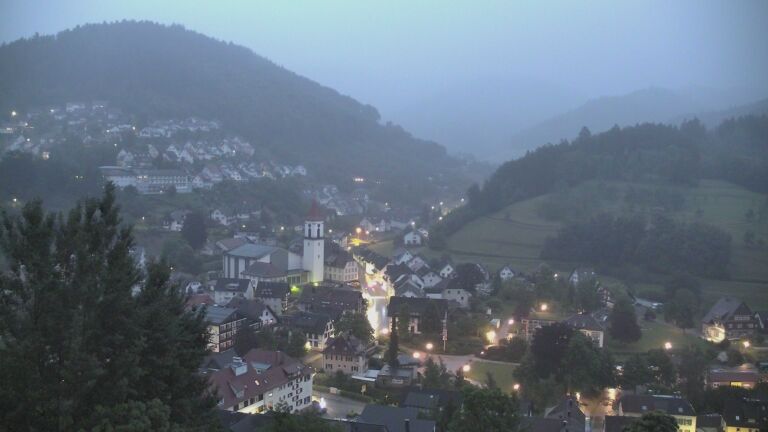 Dieses Bild zeigt eine Webcam-Aufnahme von Ottenhöfen, aufgenommen am Freitag, den 12.06.2026 um 05:00 Uhr