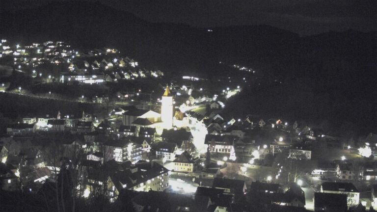 Dieses Bild zeigt eine Webcam-Aufnahme von Ottenhöfen, aufgenommen am Mittwoch, den 17.12.2025 um 18:30 Uhr