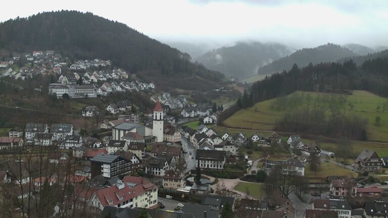 Dieses Bild zeigt eine Webcam-Aufnahme von Ottenhöfen, aufgenommen am Montag, den 26.01.2026 um 13:20 Uhr