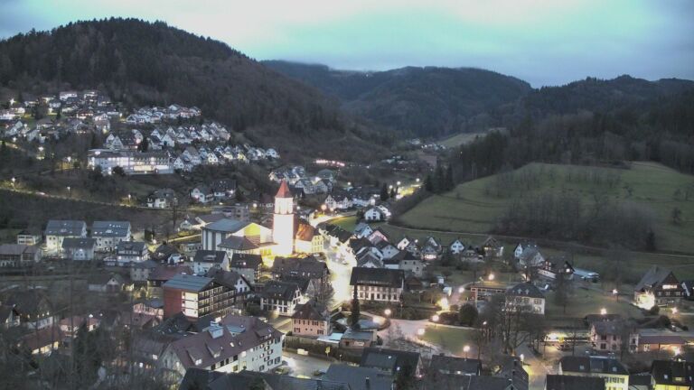 Dieses Bild zeigt eine Webcam-Aufnahme von Ottenhöfen, aufgenommen am Dienstag, den 17.02.2026 um 18:10 Uhr