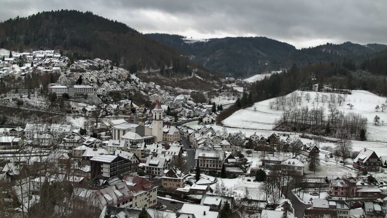 Dieses Bild zeigt eine Webcam-Aufnahme von Ottenhöfen, aufgenommen am Freitag, den 02.01.2026 um 14:20 Uhr