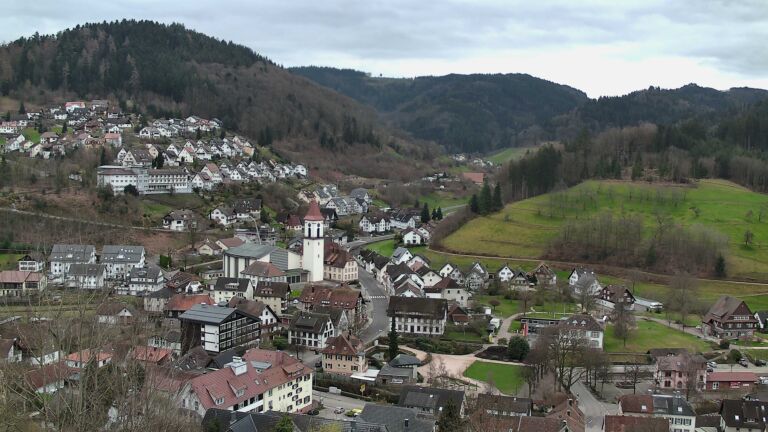 Dieses Bild zeigt eine Webcam-Aufnahme von Ottenhöfen, aufgenommen am Montag, den 16.03.2026 um 08:30 Uhr