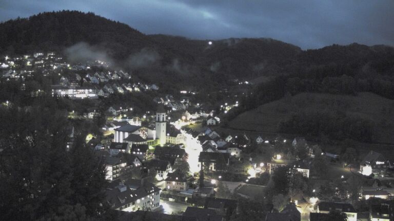 Dieses Bild zeigt eine Webcam-Aufnahme von Ottenhöfen, aufgenommen am Mittwoch, den 21.10.2026 um 19:00 Uhr